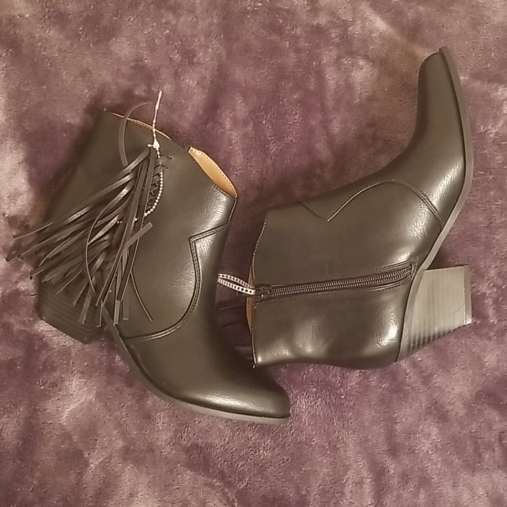 Black fringe boots